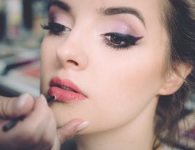 como fazer a maquiagem durar